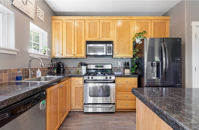 Building Photo - Welcome to this charming 2-bedroom, 2.5-bathroom home located in the desirable area of Sherwood W...