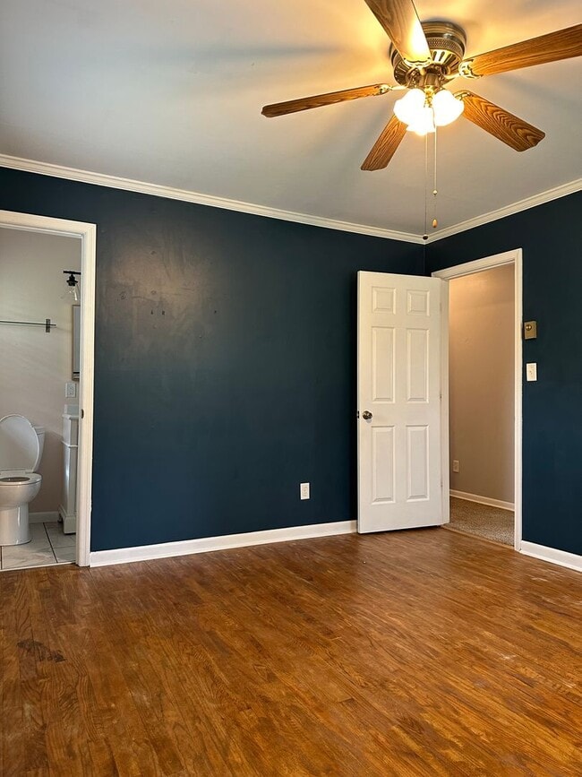 Building Photo - Large Home on the Eastside on a deadened street - Pre Lease