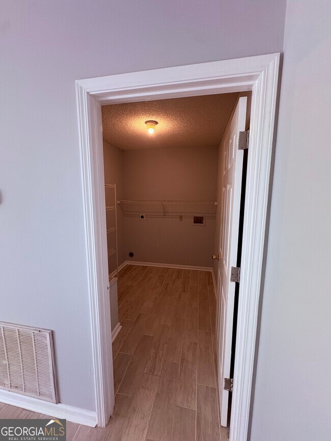 Building Photo - 175 Talbot Ct