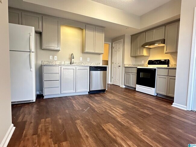 Building Photo - 759 3rd St NE