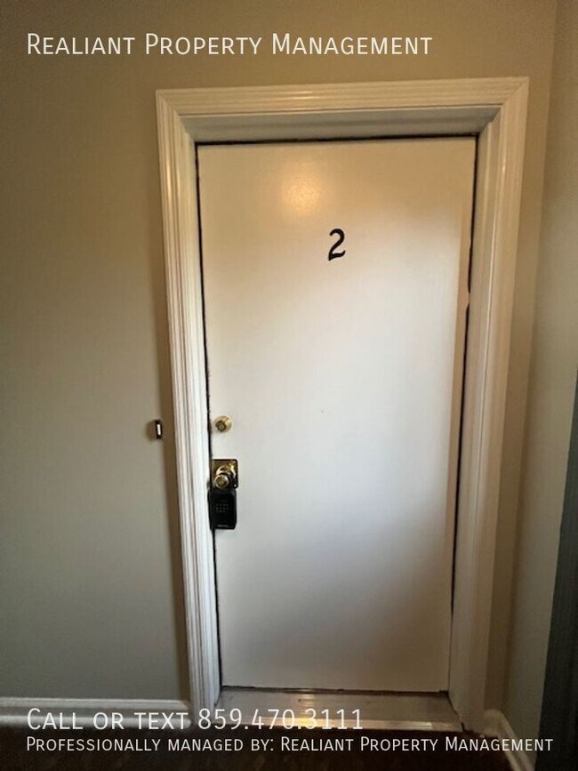 Building Photo - 425 Lenney Dr