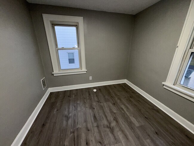 Building Photo - 11104 Lincoln Ave