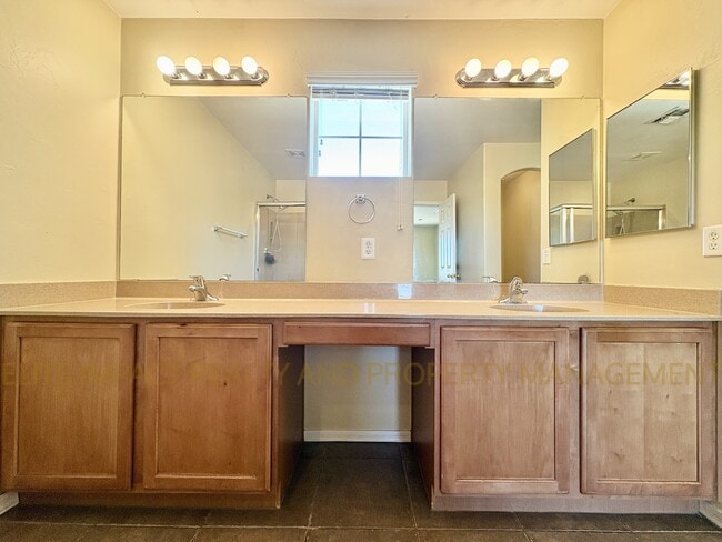 Building Photo - 14160 South Avenida Zumba