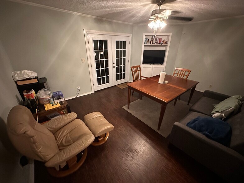 Building Photo - 600 Bagby Ave