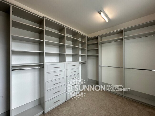 Building Photo - Beautiful 3-Story Townhome in the Heart of...