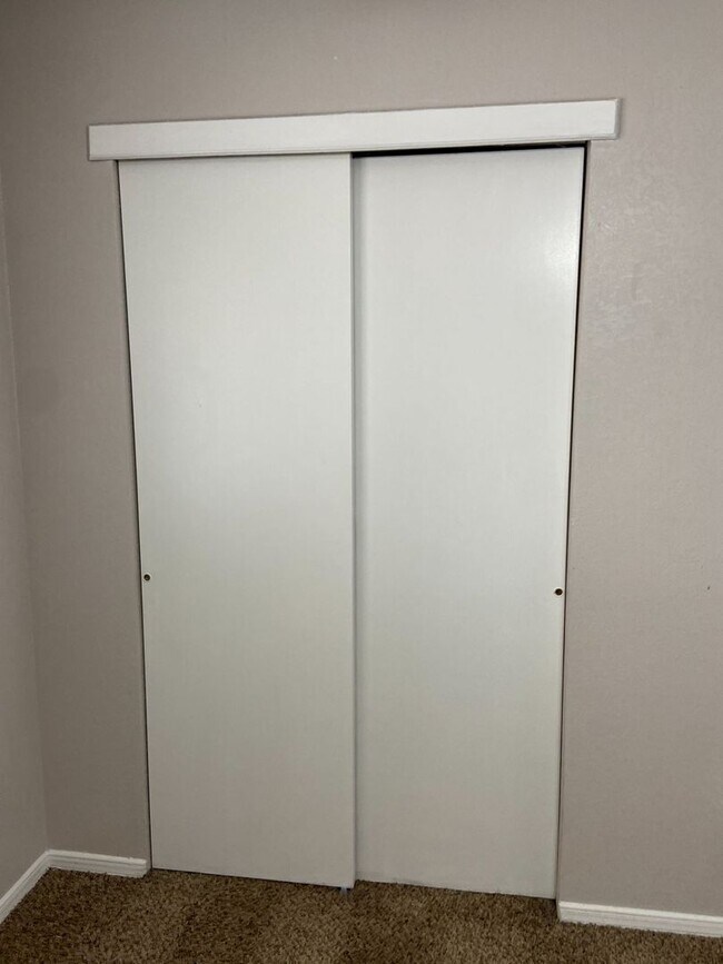 Building Photo - Home For Rent