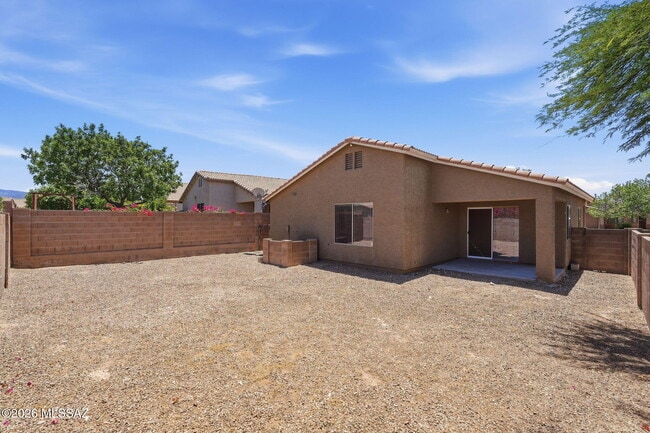 Building Photo - 8435 E Bowline Rd