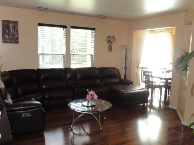 Building Photo - 3156 Bromley Ln