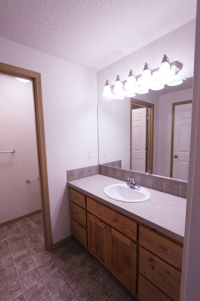 Building Photo - 455 Donna Dr