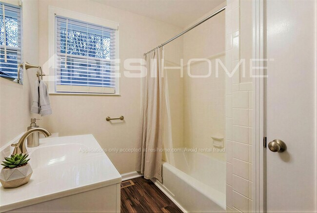Building Photo - 121 Shihmen Ct