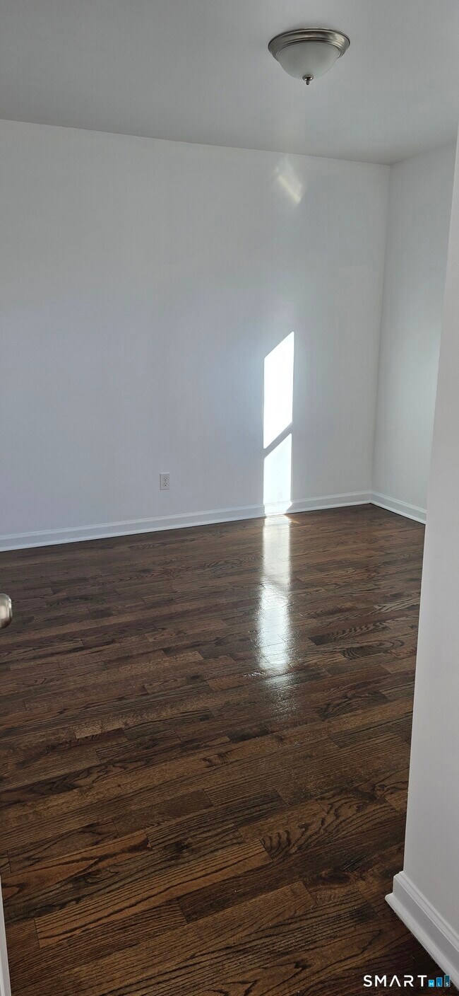 Building Photo - 99 Johnson St