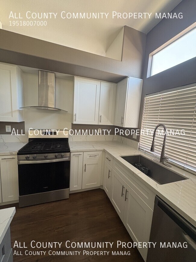 Building Photo - 39560 Bonaire Way