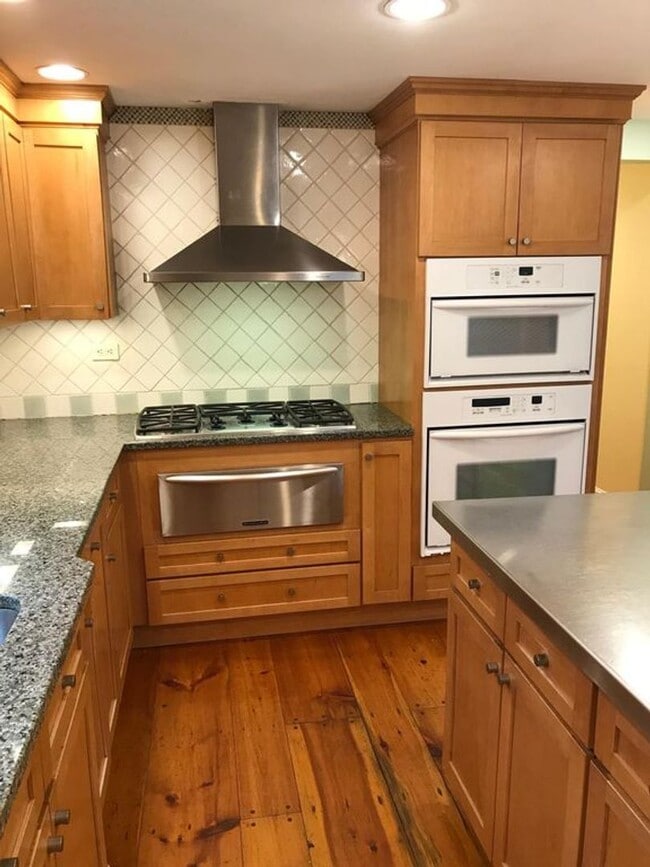 Building Photo - Modern 2Br / 2Ba Cape Style Home in Quiet ...