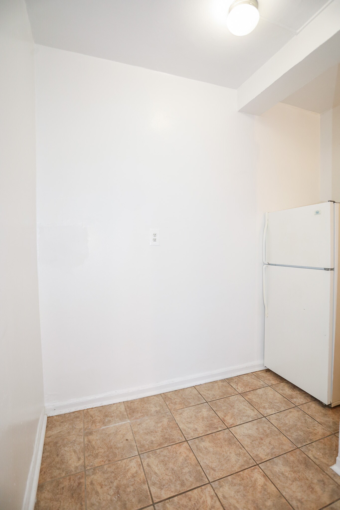 Building Photo - 7453 N Greenview Ave