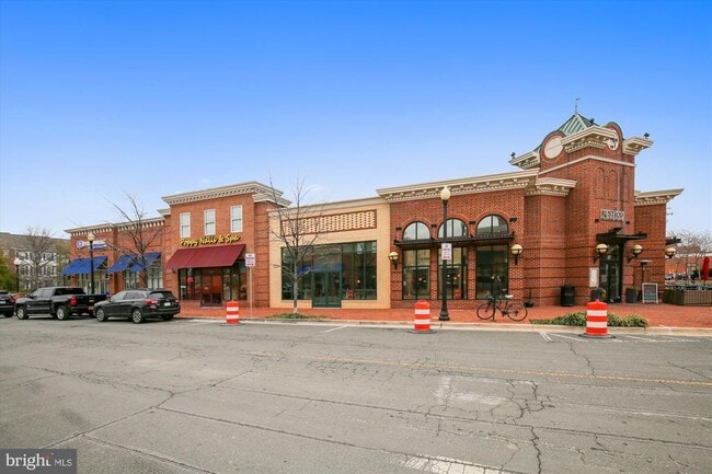 Building Photo - 221 S Fayette St
