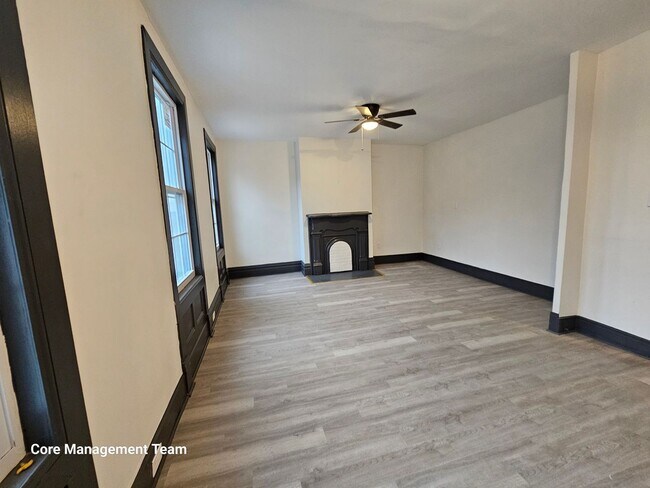 Building Photo - Newly updates 3 bedroom 1 bath apartment f...