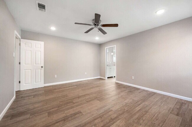 Building Photo - "Beautifully updated 3-Bed 2-Bath home Wit...