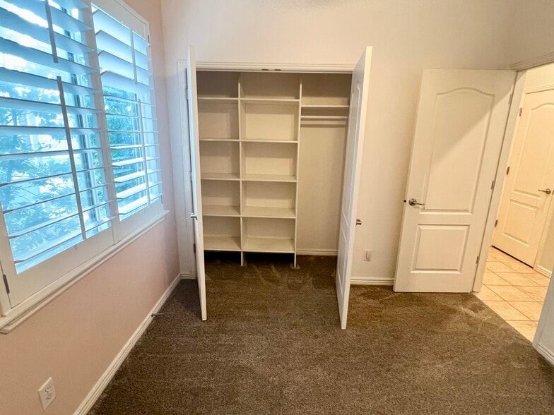 Building Photo - 1562 W 10 S