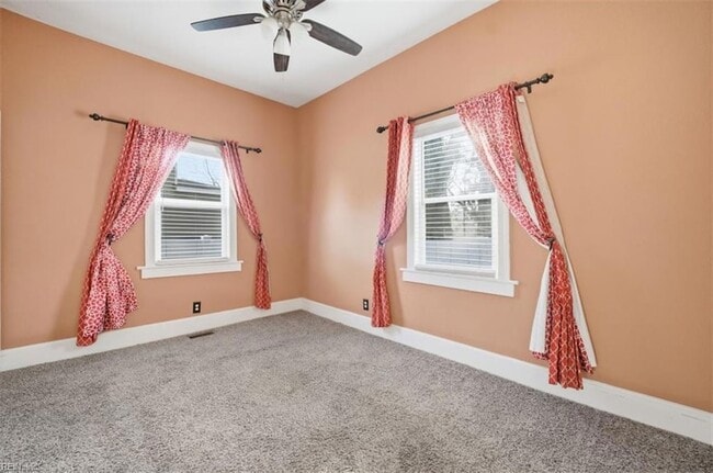 Building Photo - 1325 W Little Creek Rd