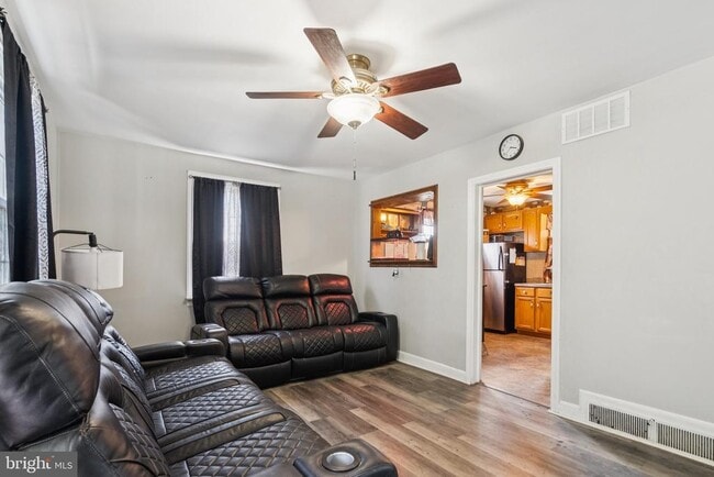 Primary Photo - 181 Crossland Ave