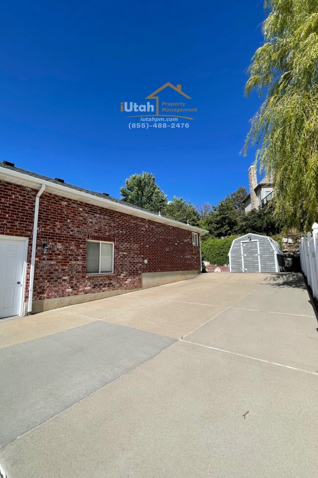 Building Photo - East Layton 6 Bdrm 3 Bth 2 car garage home.