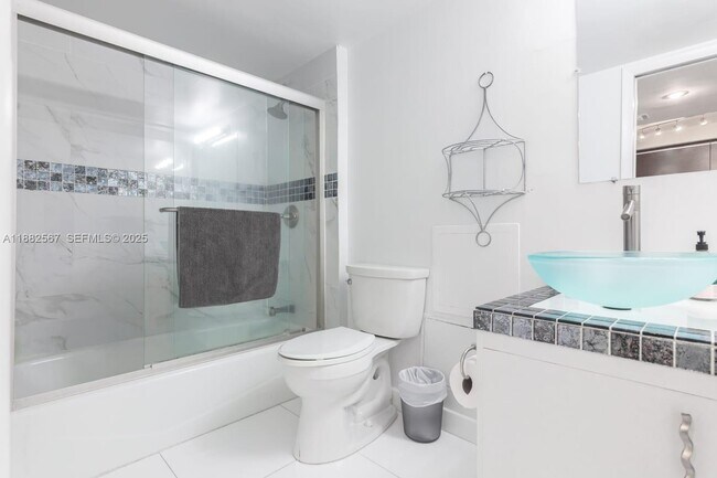 Building Photo - 2301 Collins Ave