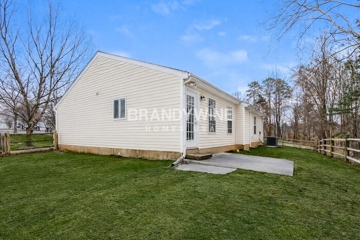 Building Photo - 5704 Shining Oak Ln