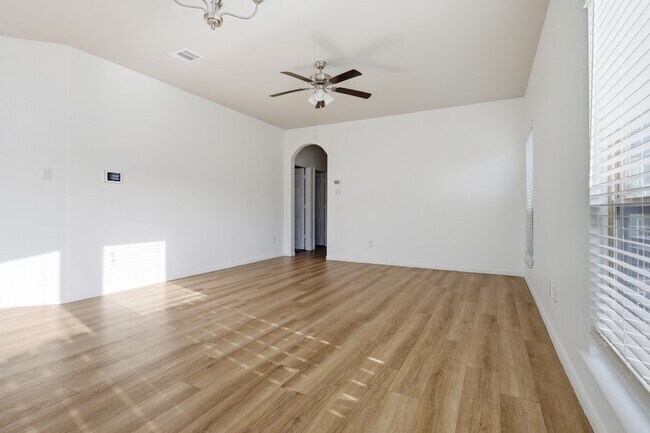 Building Photo - 6444 Wenlock Dr