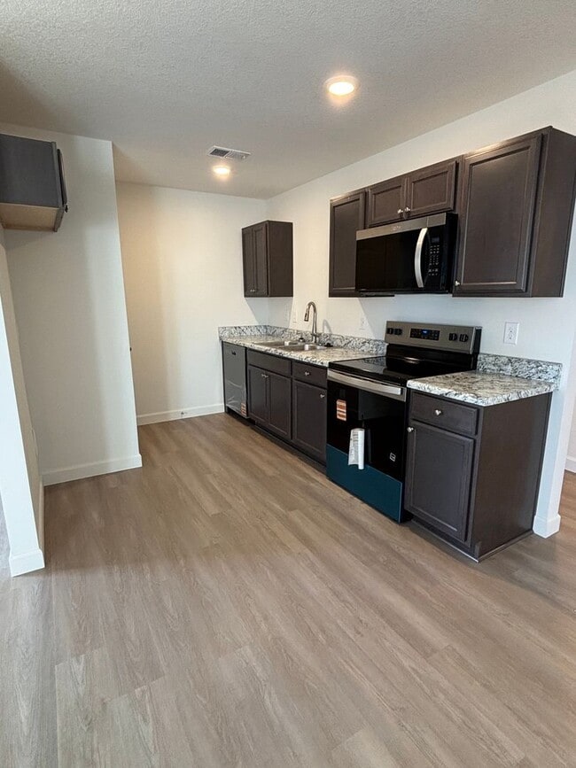 Building Photo - New Construction-Move in ready