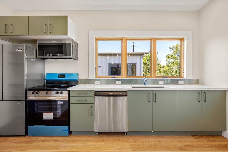 Building Photo - 626 Delaware St