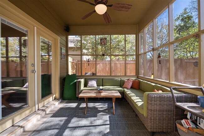 Building Photo - 2317 Amur Dr