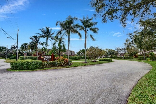 Building Photo - 2913 SW 22nd Cir