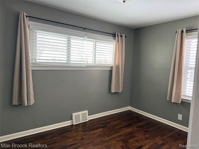 Building Photo - 3602 Elmhurst Ave