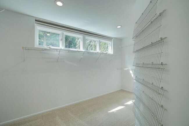 Building Photo - 9025 NE 26th St