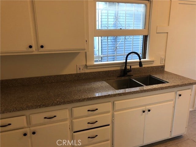 Building Photo - 342 E 8th St