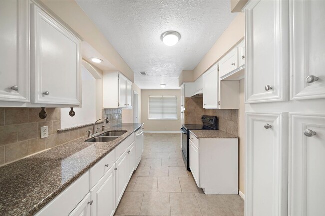 Building Photo - Spacious 4-Bedroom, 2-Bath Home in Texas C...