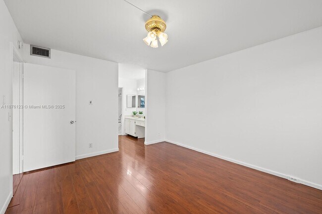 Building Photo - 650 SW 124th Terrace