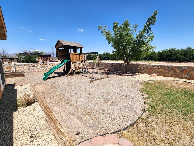 Building Photo - 1535 Vajillo Ln