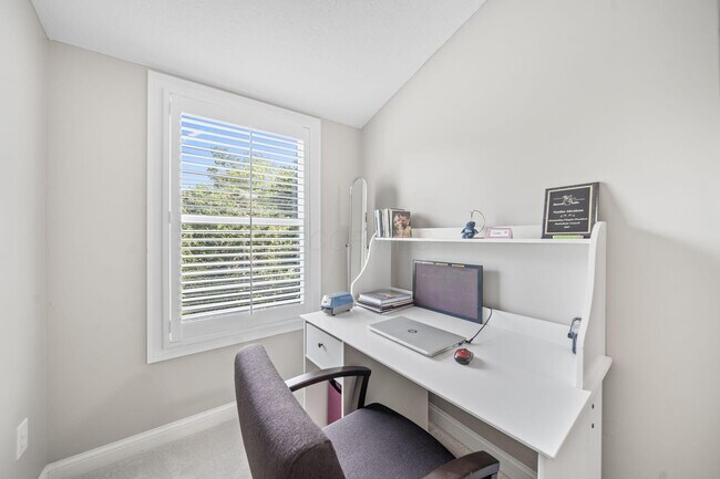 Building Photo - 4939 Stonehaven Dr