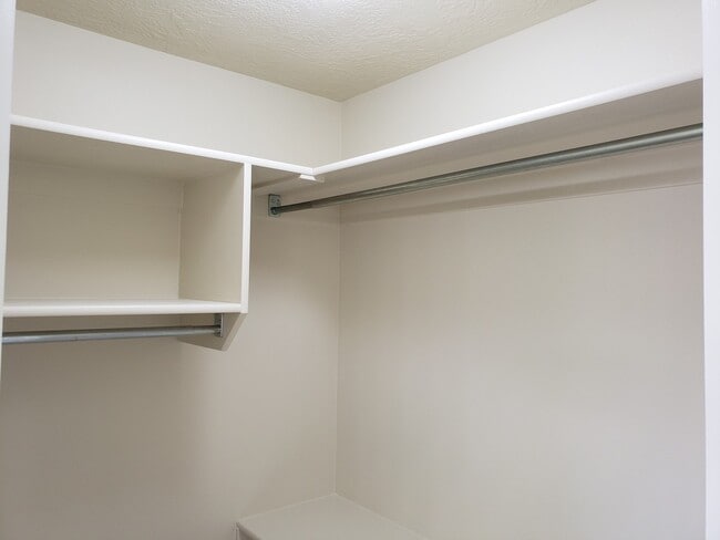 Building Photo - Bright Home with 2 Car Garage