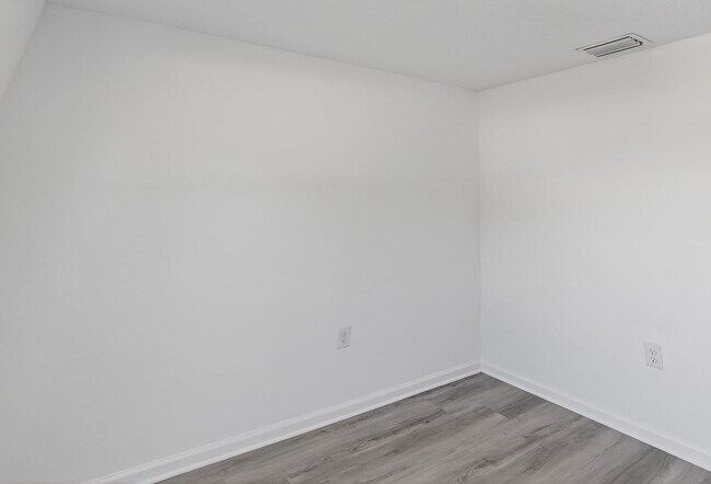 Building Photo - 1115 F Avenue