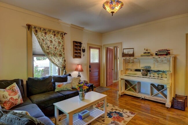 Building Photo - Perfect Furnished Home in Jacksonville!