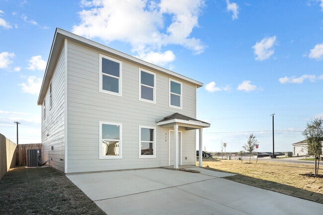 Building Photo - 910 Stricker Path