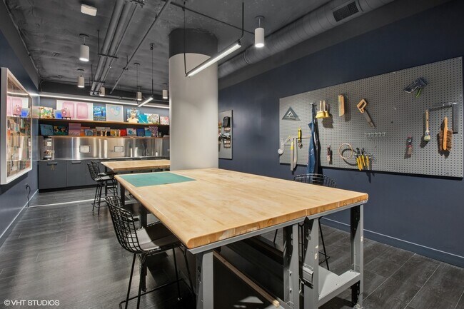 Building Photo - 211 N Harbor Dr