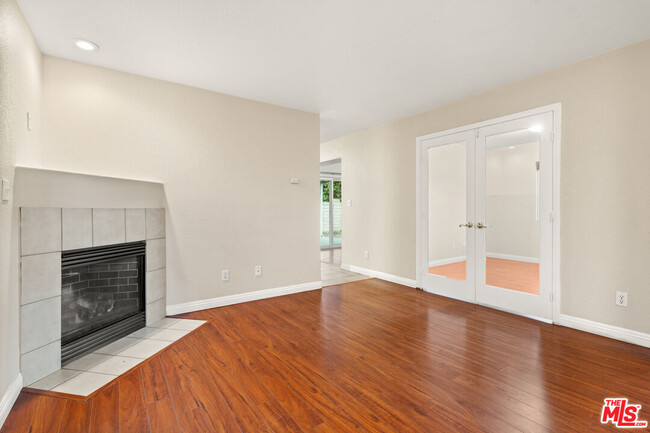 Building Photo - 9155 Cedros Ave
