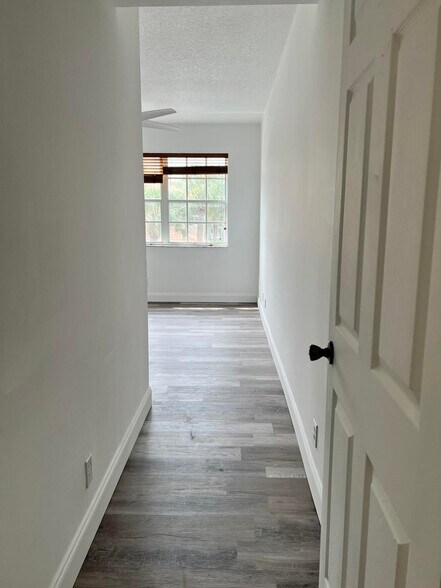 Building Photo - 10253 Via Hibiscus