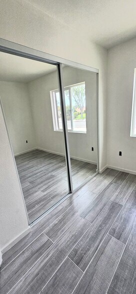 Building Photo - 25400 Sand Creek Trl