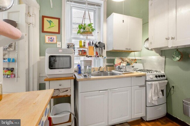 Building Photo - 4411 Pine St