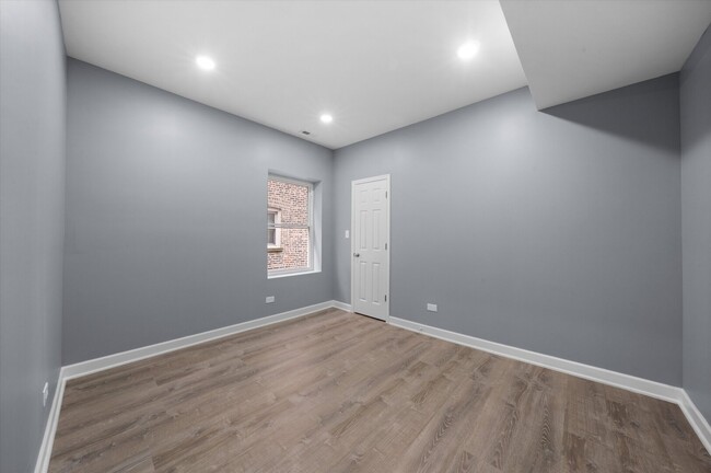 Building Photo - 7716 S Kingston Ave