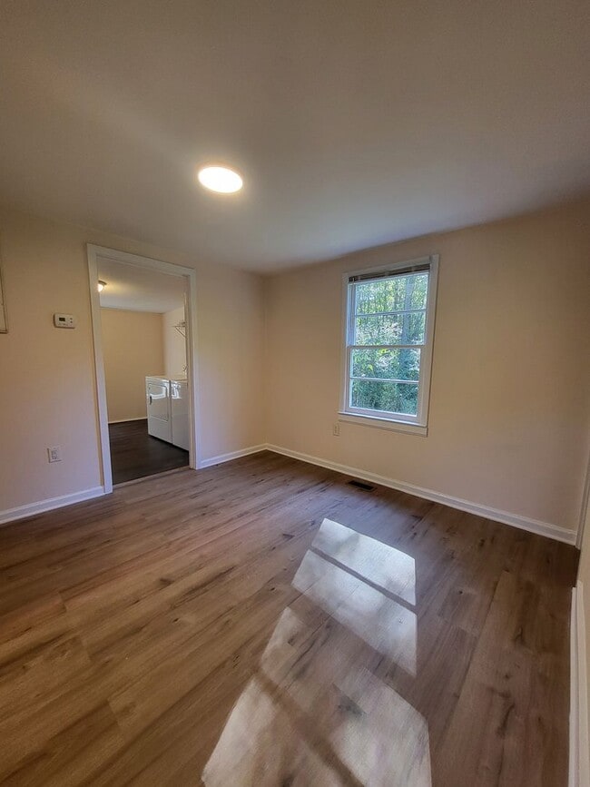 Building Photo - Charming Cottage on the Eastside Available Now